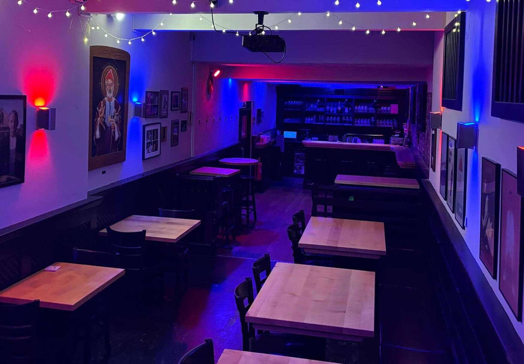 Die Bar im Partyraum